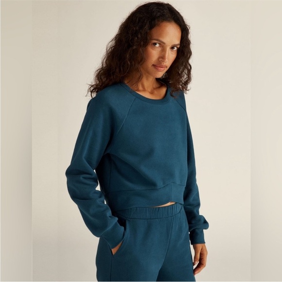 *NWT* BEYOND YOGA UPLIFT CROPPED PULLOVER BLUE GEM - Picture 5 of 6